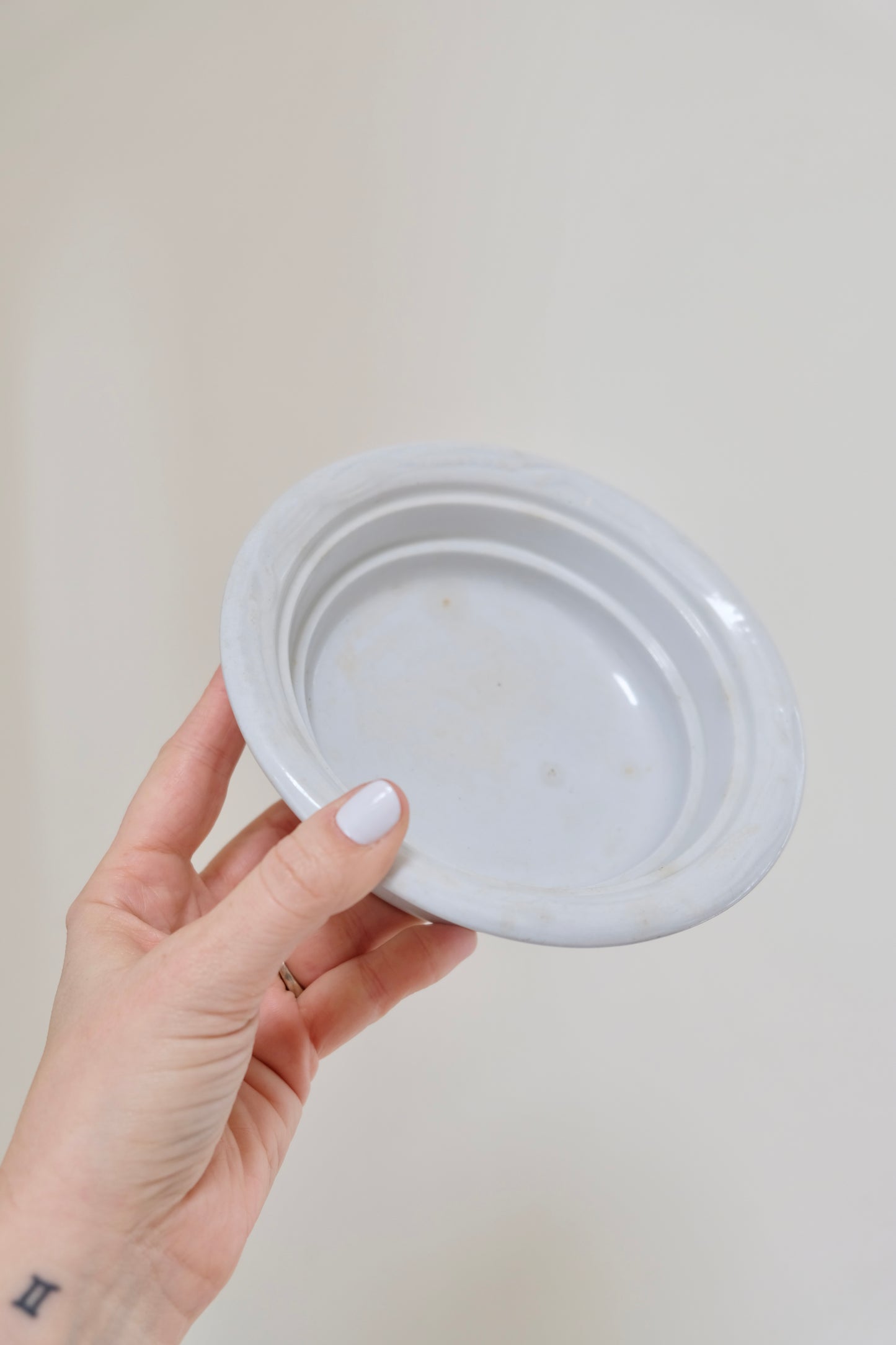 Small Antique Footed Ironstone Dish – J & G Meakin