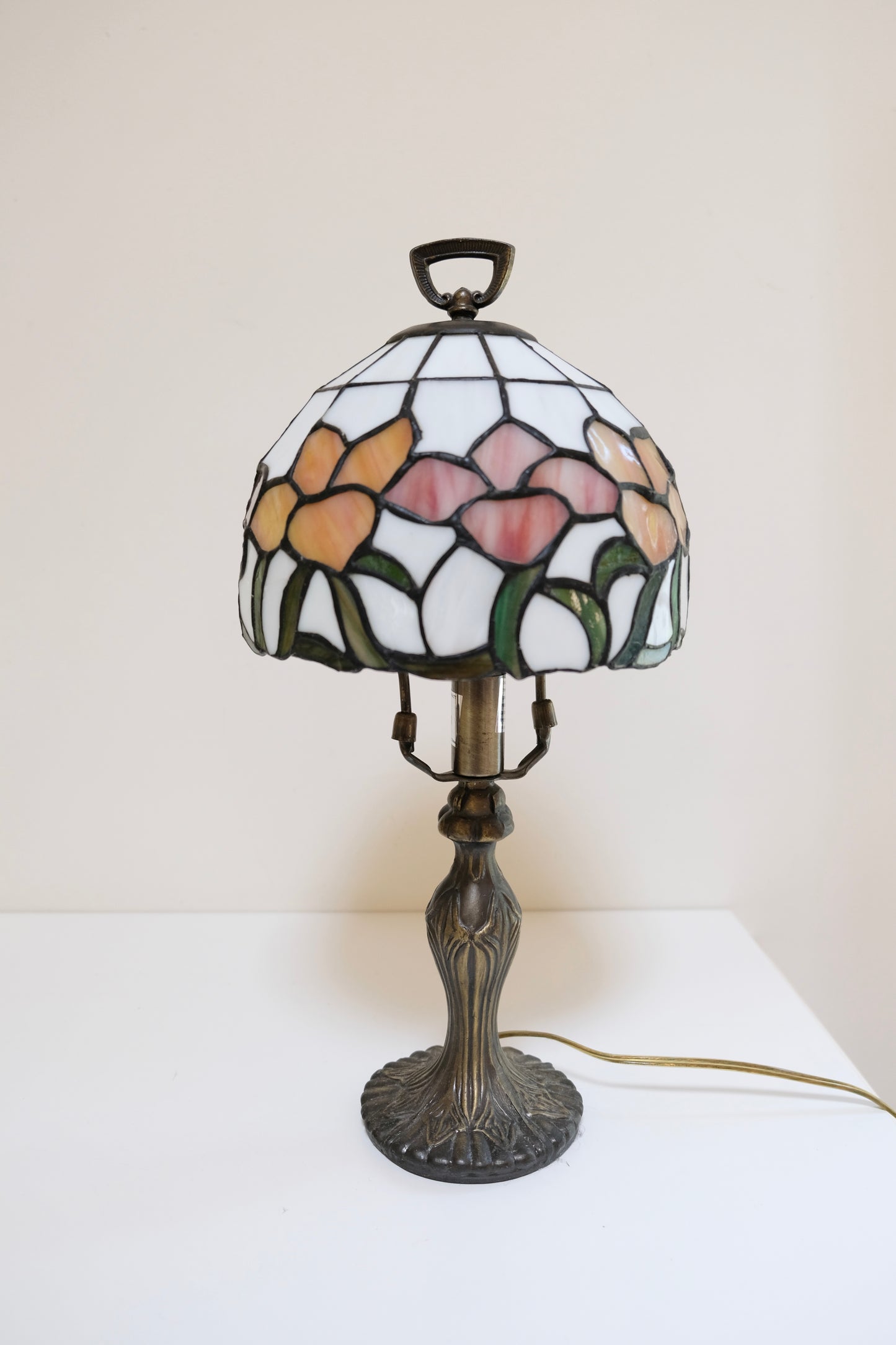 Vintage Tiffany-Style Milk Glass Boudoir Lamp