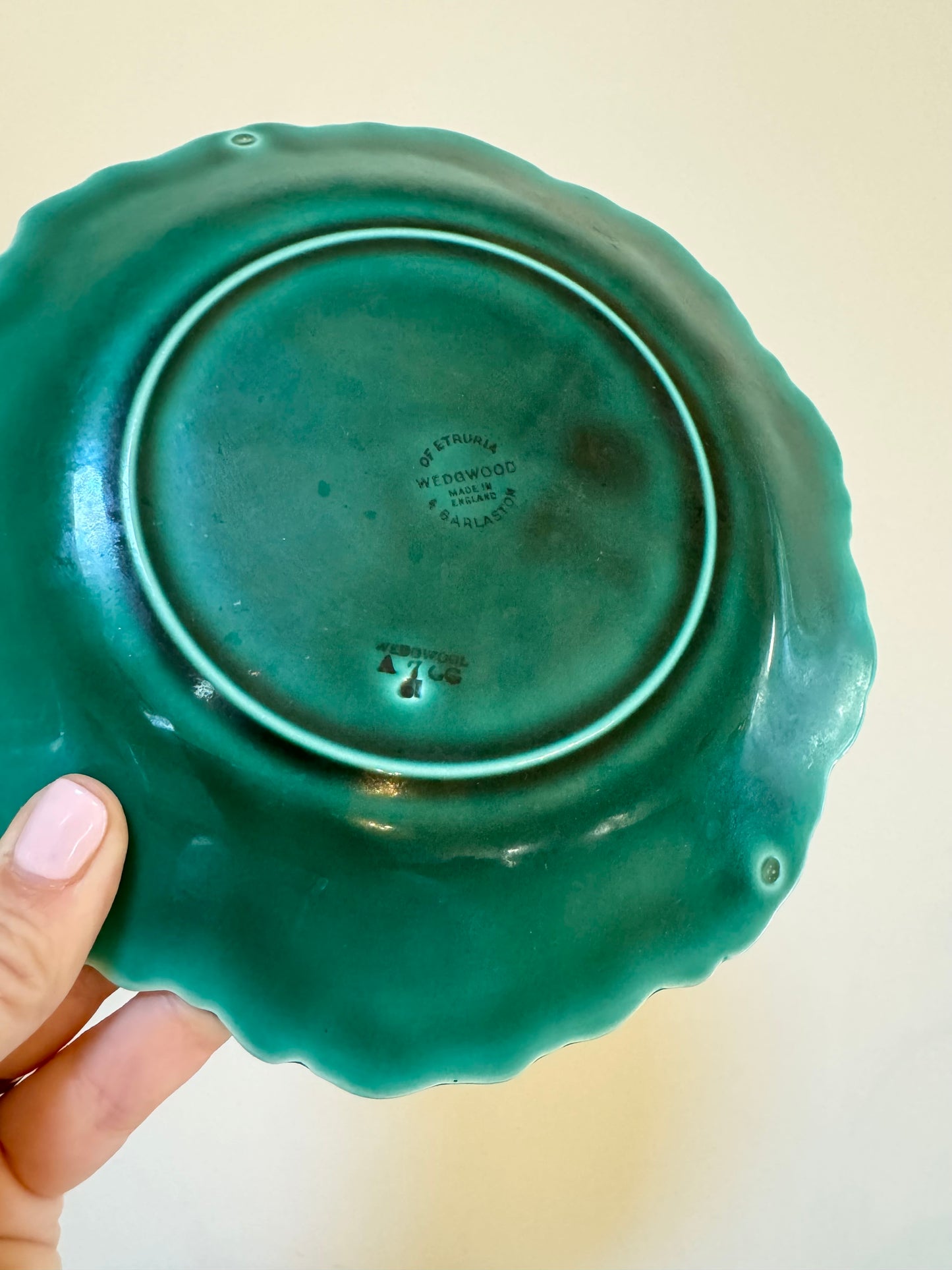Wedgewood and Barleston of Etruria green 8β Diameter Cabbage Plates