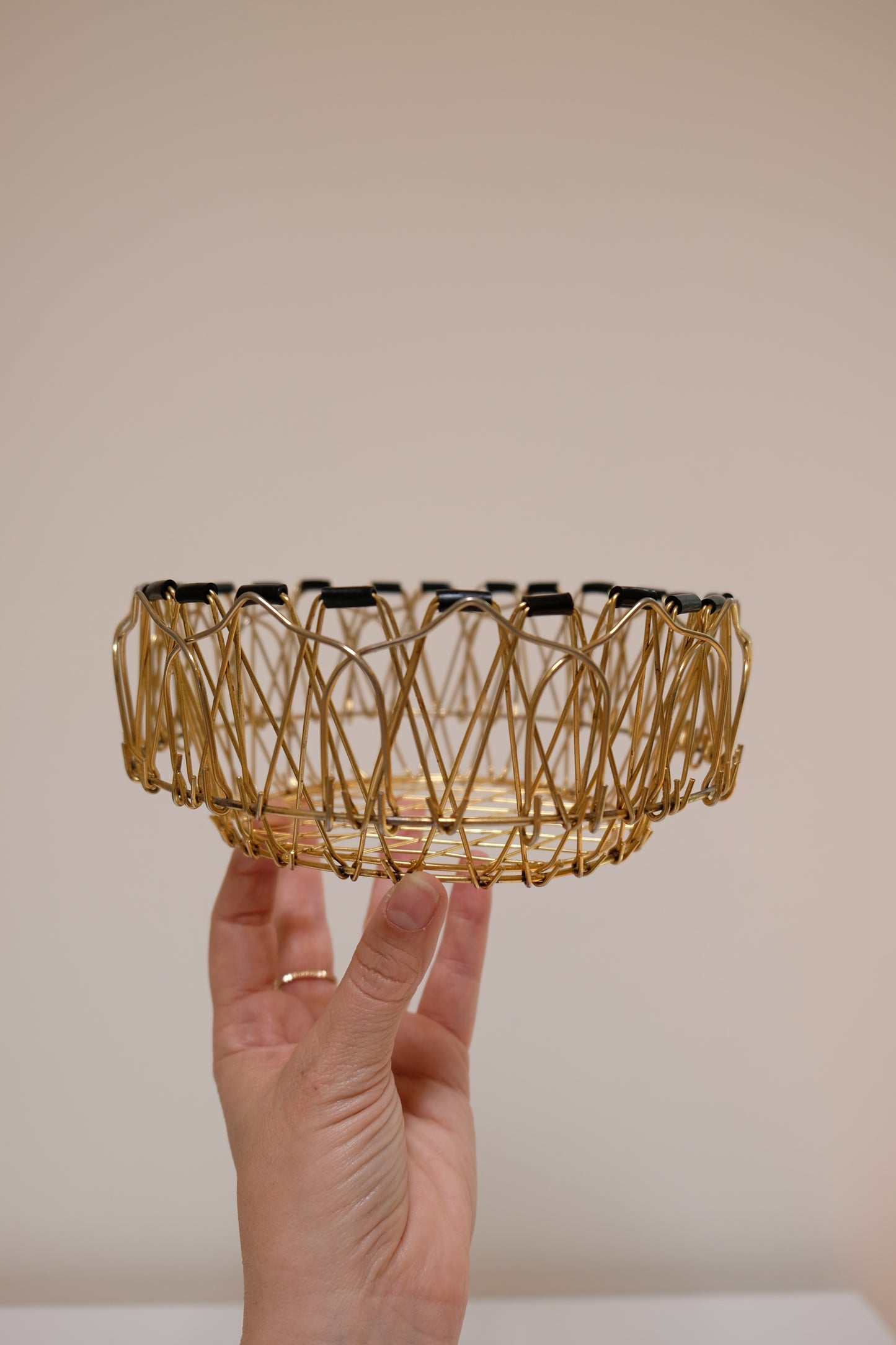 Vintage Collapsible Adjustable Fruit Basket.