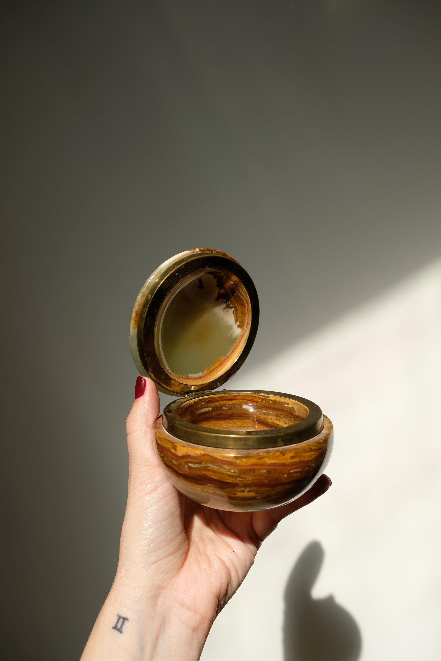 Vintage Round Italian Onyx Trinket Box