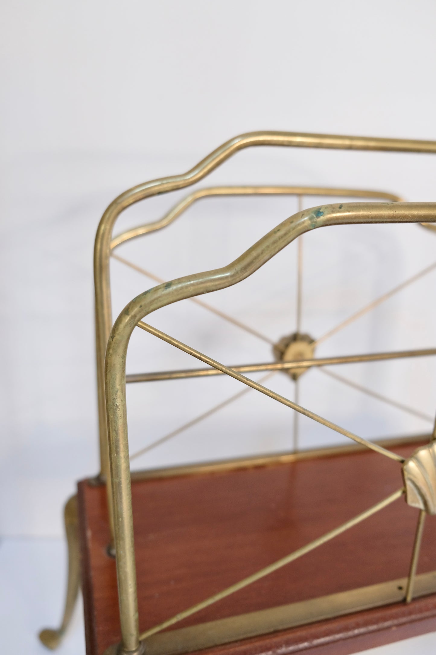 Mid 20th Century Hollywood Regency Brass Shell Magazine Rack