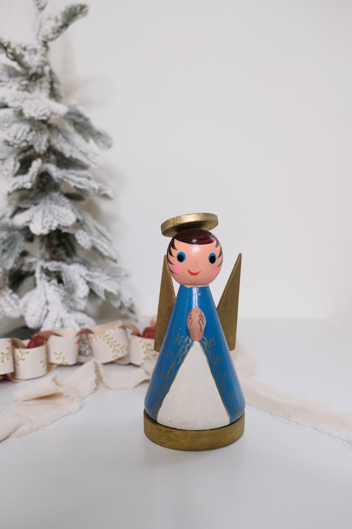 Vintage Angel Music Box – Plays “Silent Night”