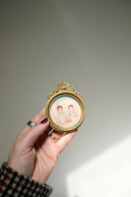 Small Vintage Brass Frame with Bow Detail⁠