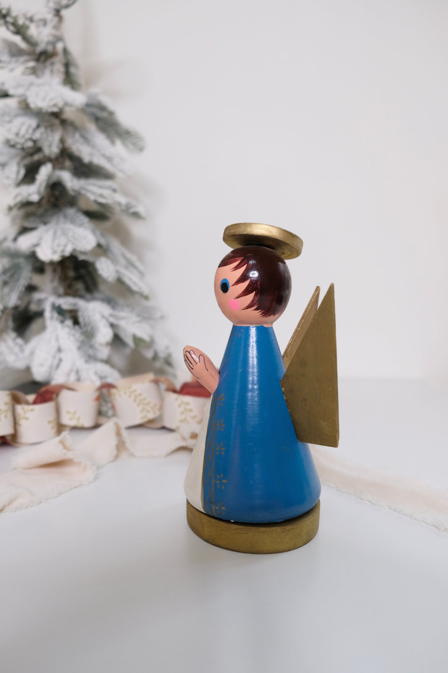 Vintage Angel Music Box – Plays “Silent Night”