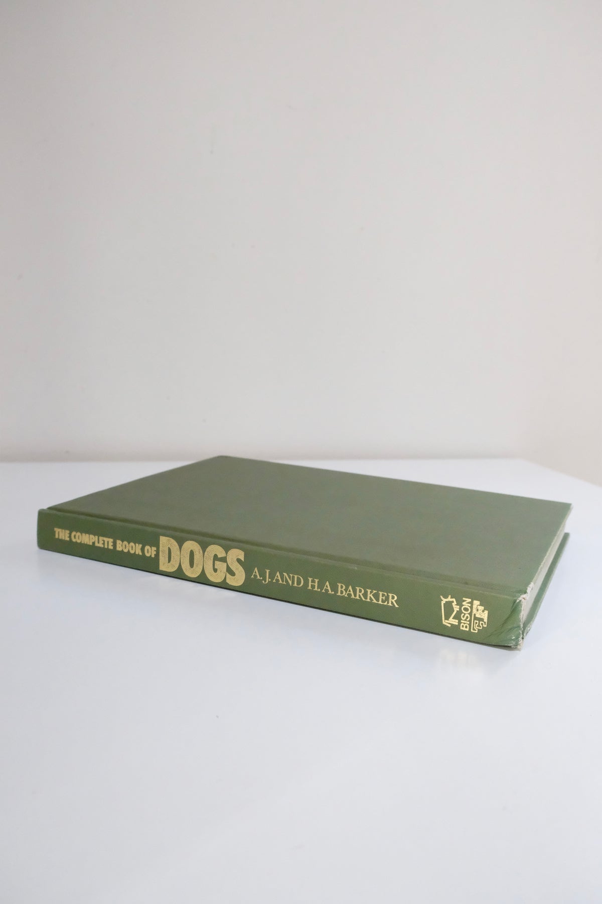 The Complete Book of Dogs (1984)